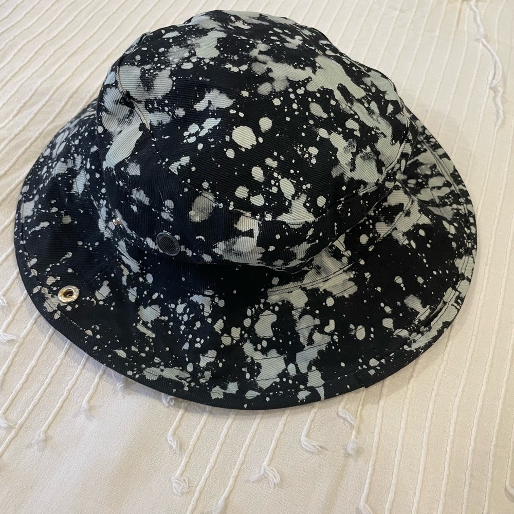 Acid wash bucket hat, light blue